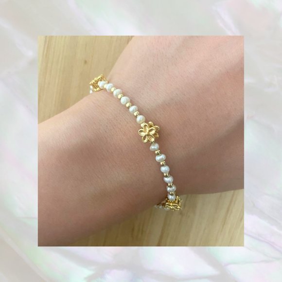Genuine Freshwater Pearl & Flower Charm Bracelet - Picture 1 of 2